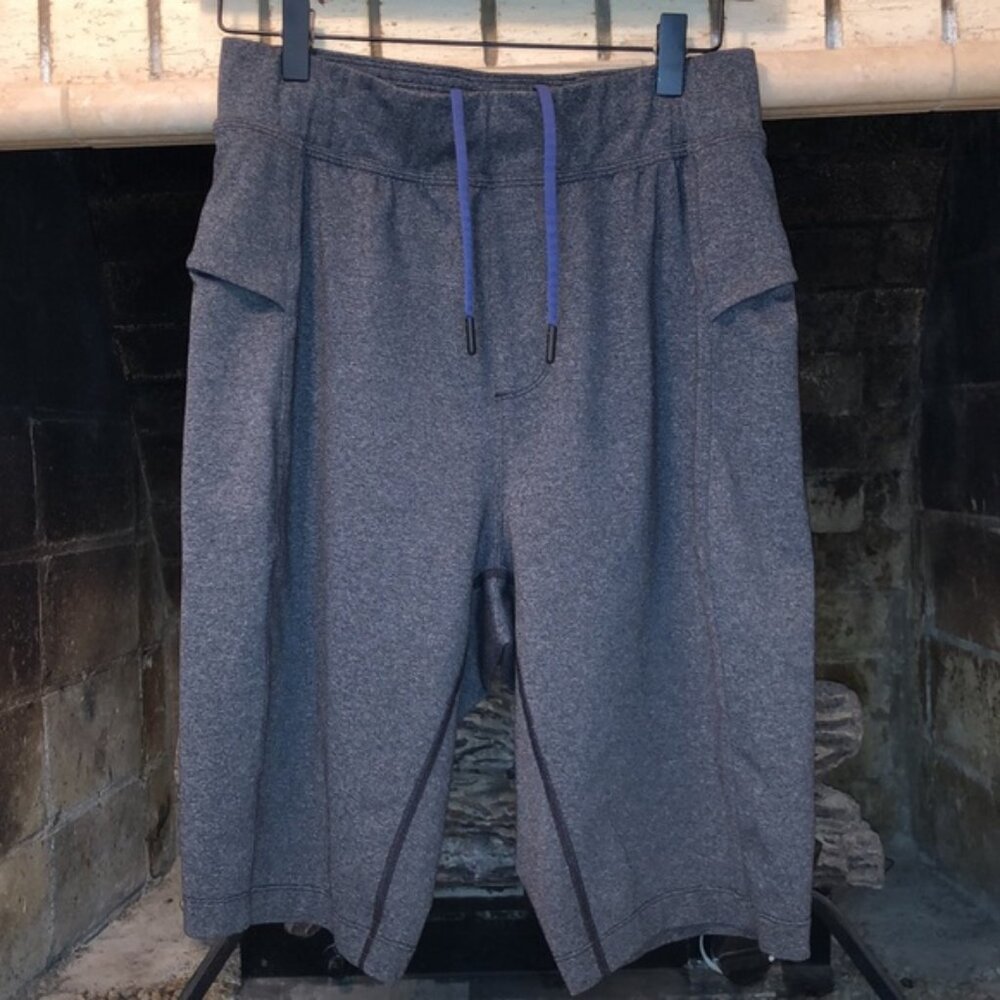 💥Lululemon - "For The People" Men's Shorts in Heathered Gray - Size Small - EUC